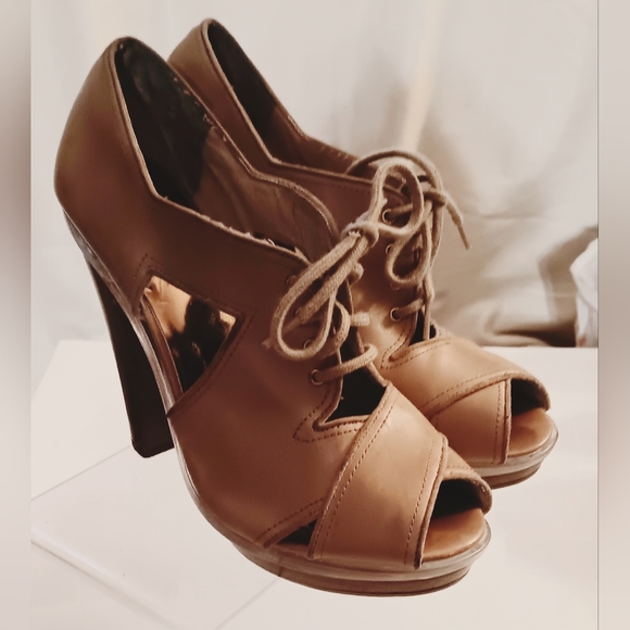 MICHAEL KORS Genuine Leather "Townsend" Peep Toe Heels: sz. 10M - Picture 5 of 5
